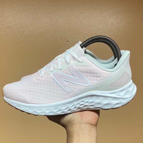 New Balance Fresh Foam Arishi V4 Women's Running Sneakers “White Pink Gum” SZ 8 - Picture 3 of 16